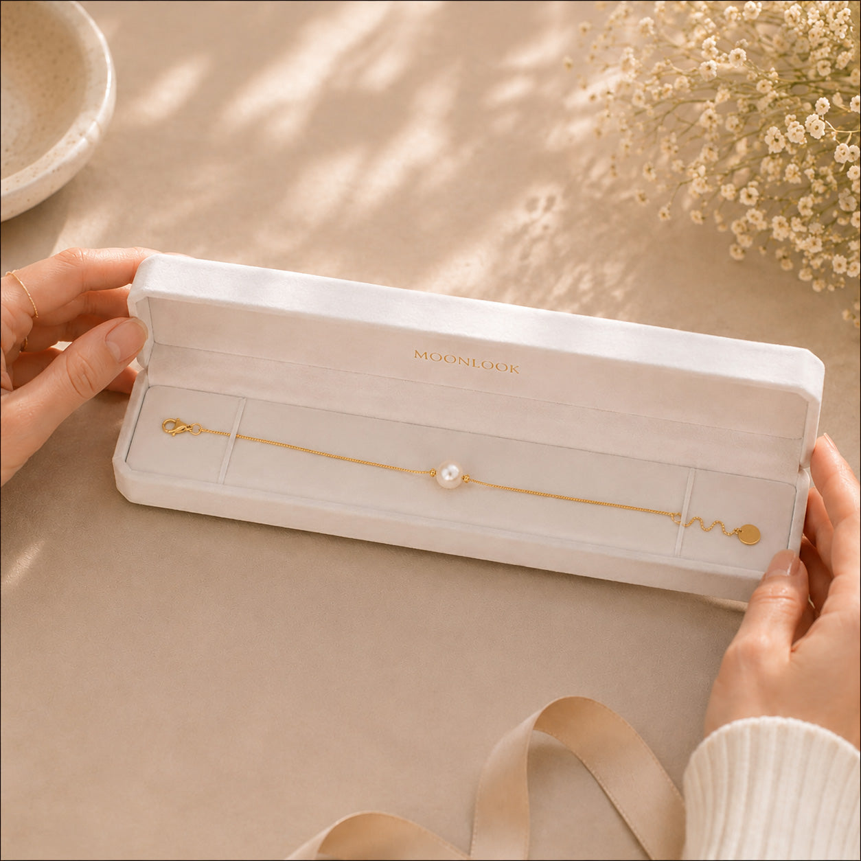 Delicate single pearl gold-tone necklace presented in a premium white Moonlook gift box.
